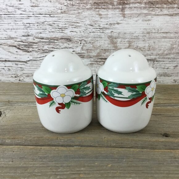 Vintage Pfaltzgraff Yuletide Salt & Pepper Shakers Red Bow Floral Holiday Design - Picture 3 of 6